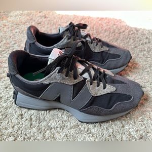 New Balance 327 Sneakers